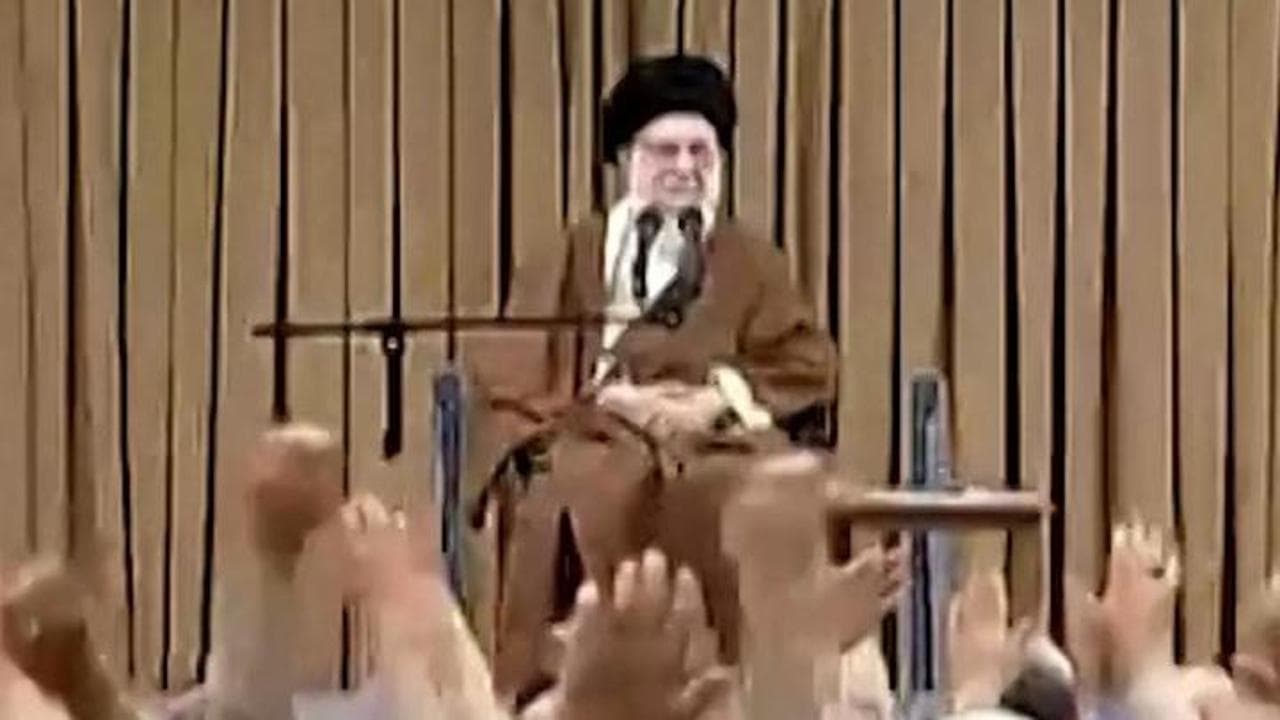 Iran, Khamenei: "Netanyahu dovrebbe essere condannato a morte"
