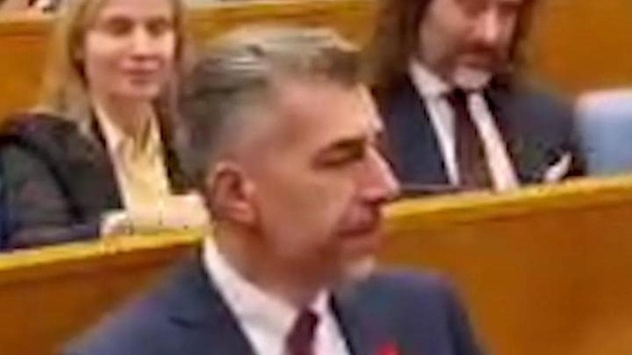 Minuto di rumore per Giulia Cecchettin alla Camera, il padre Gino si commuove