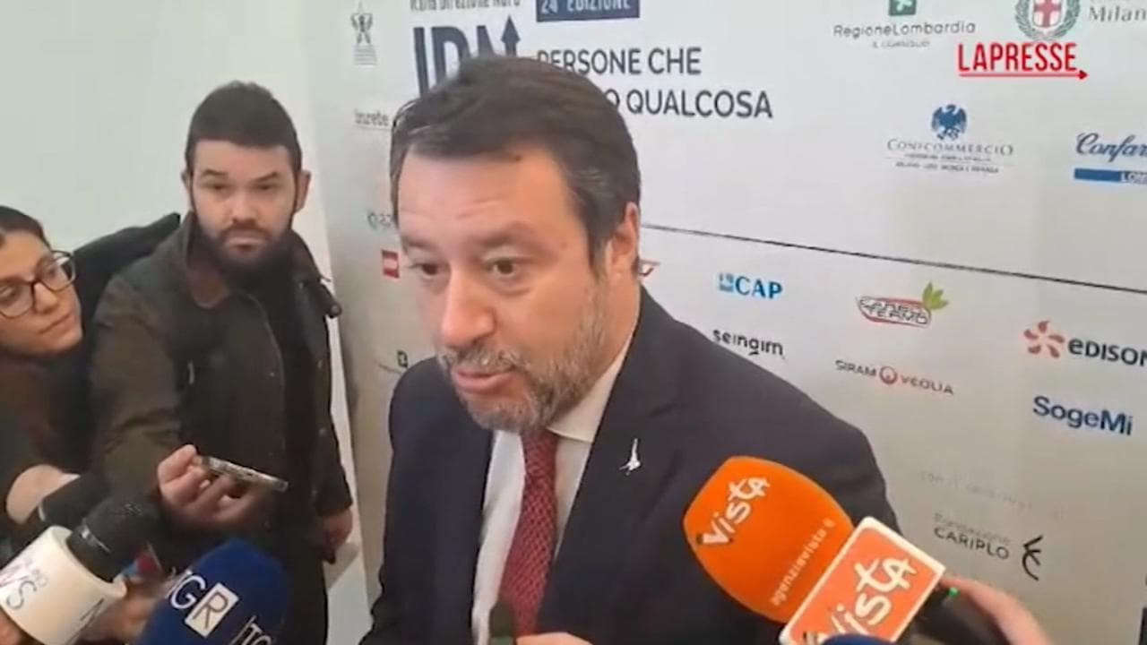Salvini: "L'auto elettrica costa e inquina di più. Demenziale mettere al bando benzina e diesel"