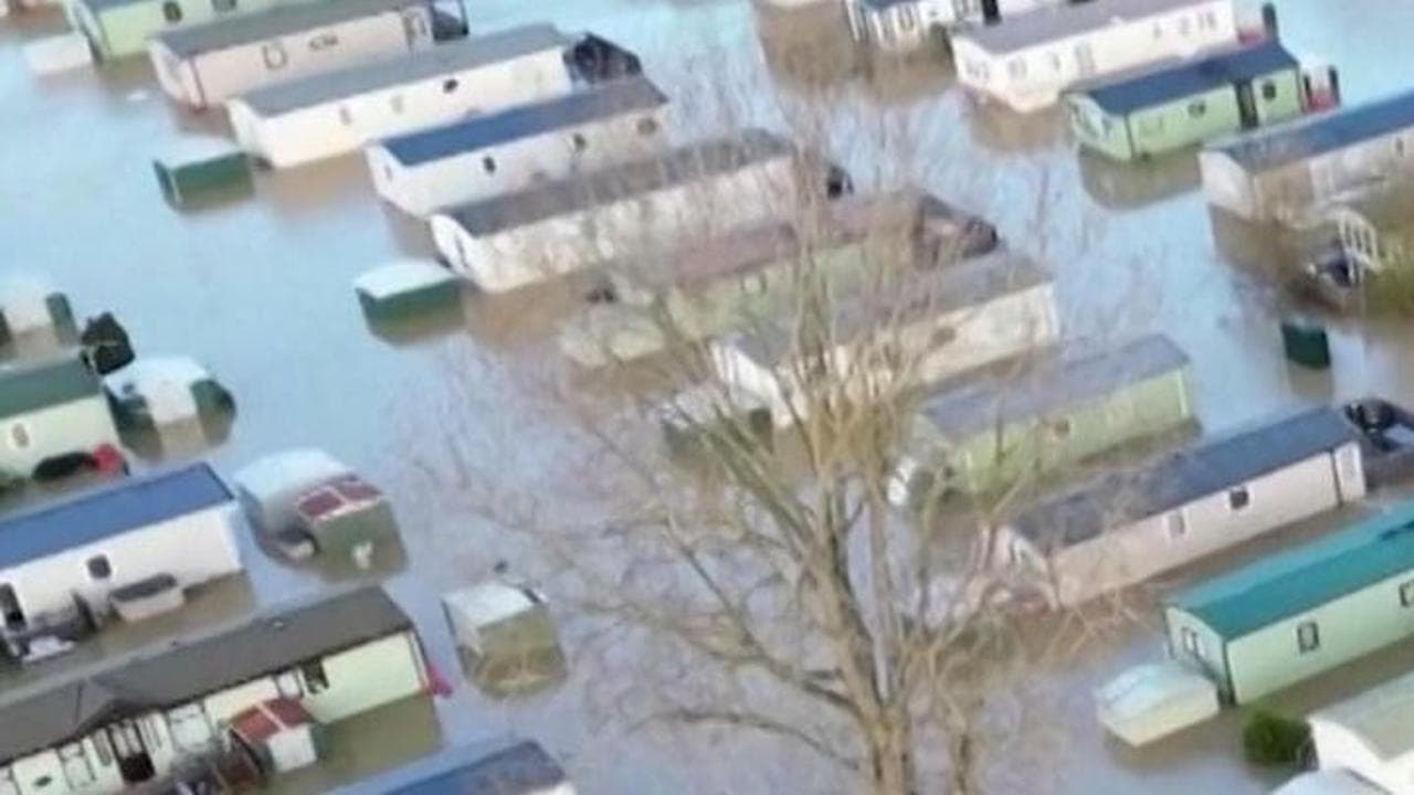 Inghilterra, i danni della tempesta Bert: Northampton è completamente sommersa