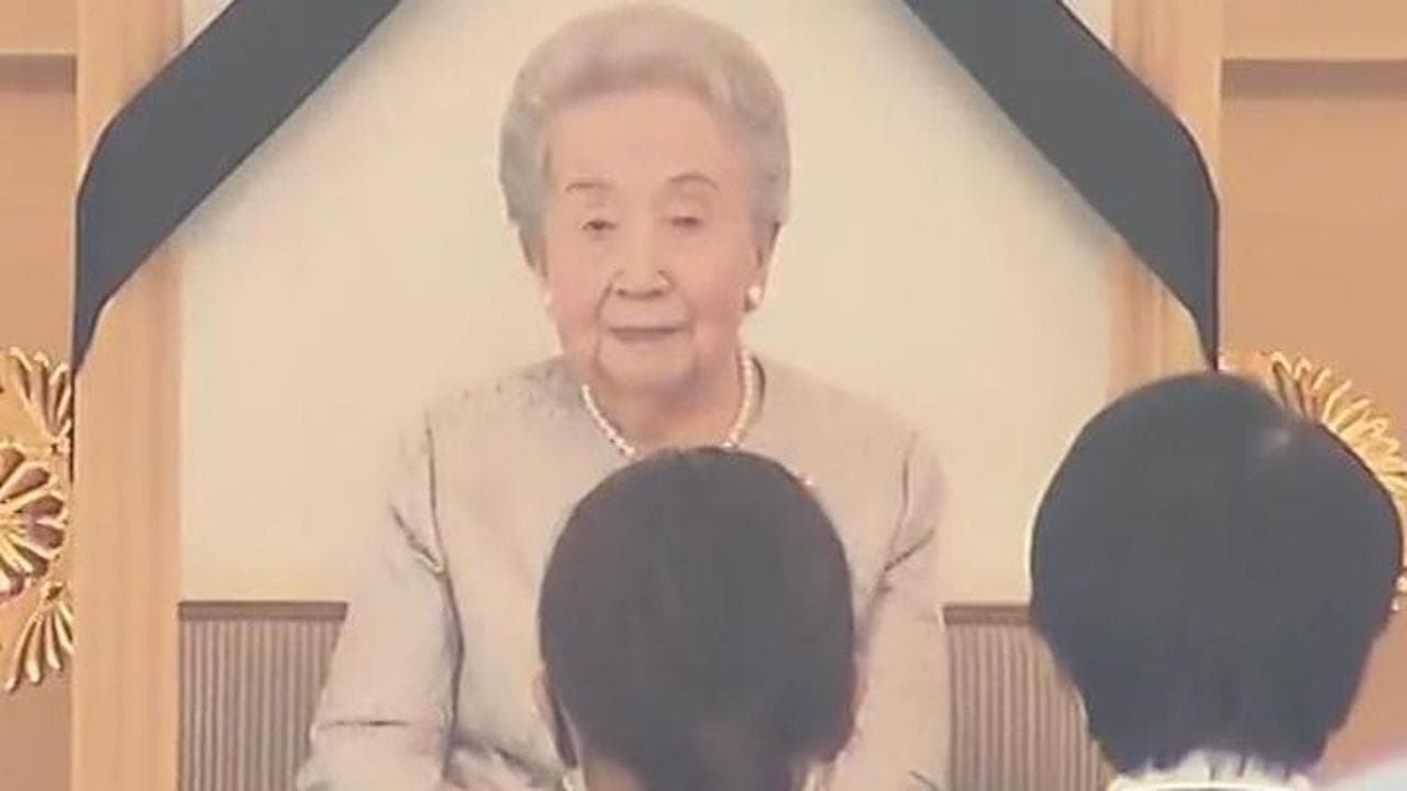 Giappone in lutto: i funerali di Yuriko, la principessa "con il sorriso" morta a 101 anni