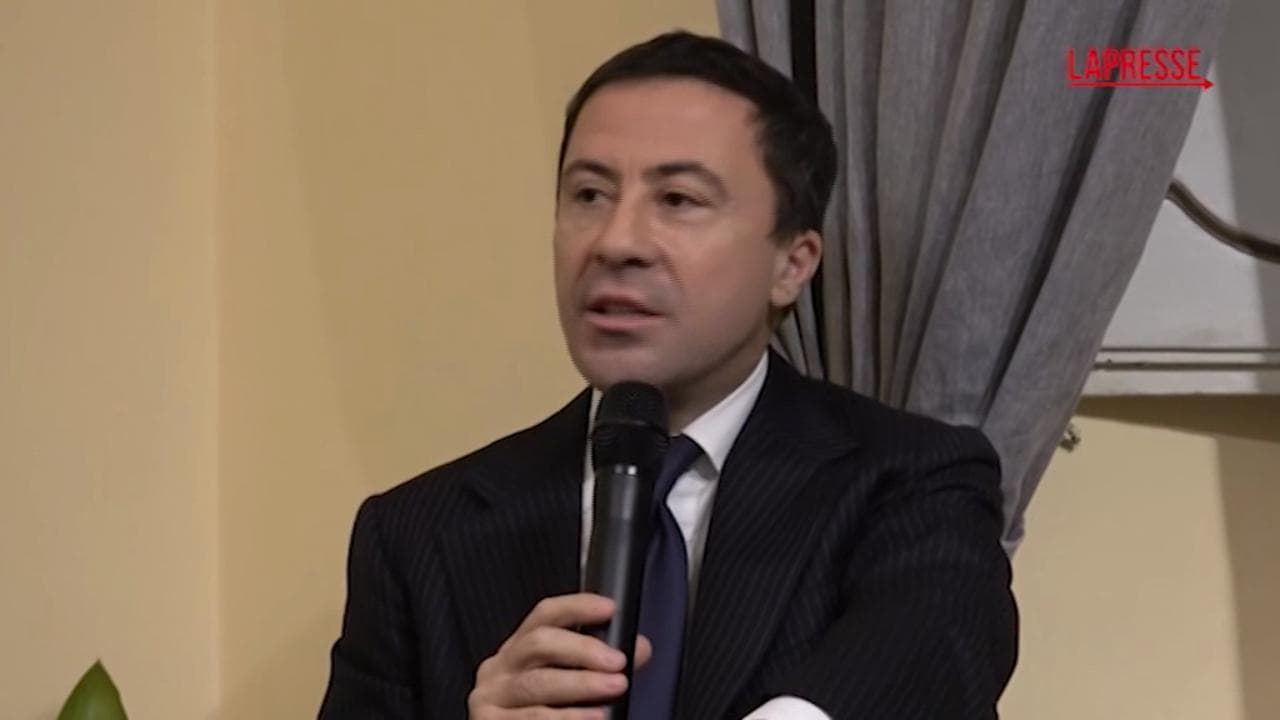 FdI, Bocchino e la fiamma sul simbolo: "Levarla è come togliere il mulino alla Mulino Bianco"