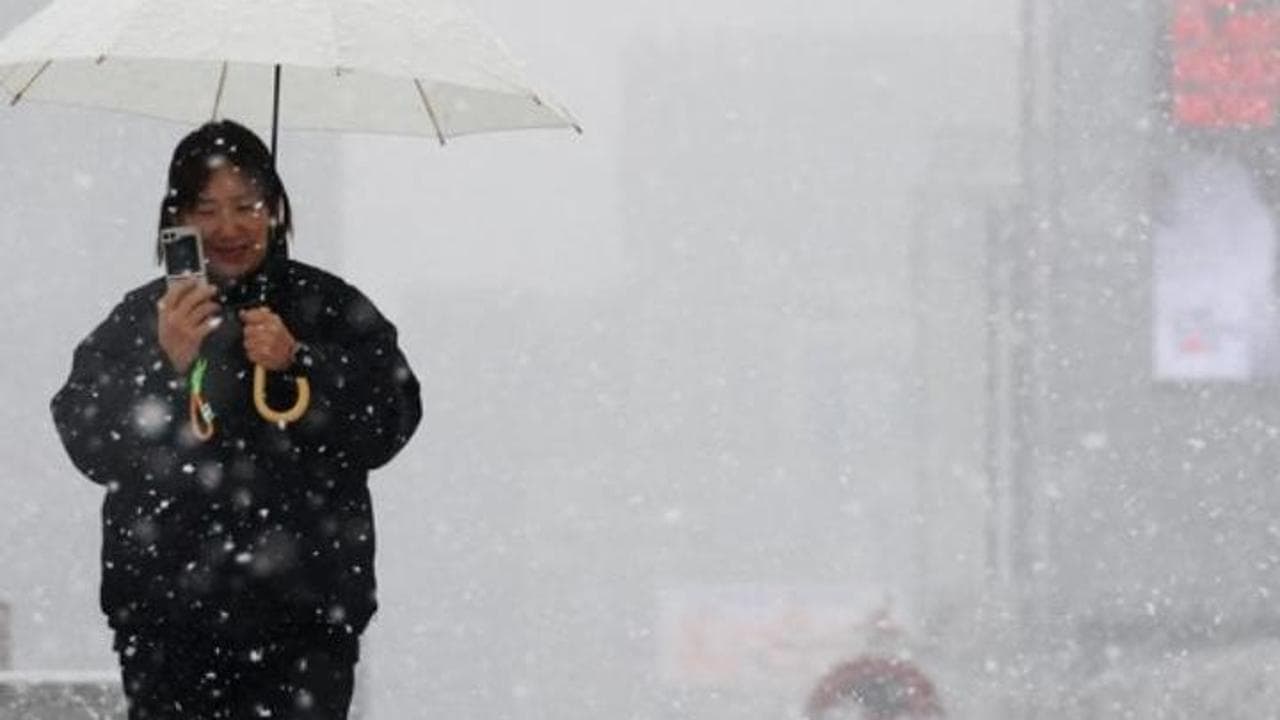 Seoul paralizzata dalla neve: è la più forte da oltre cinquant'anni
