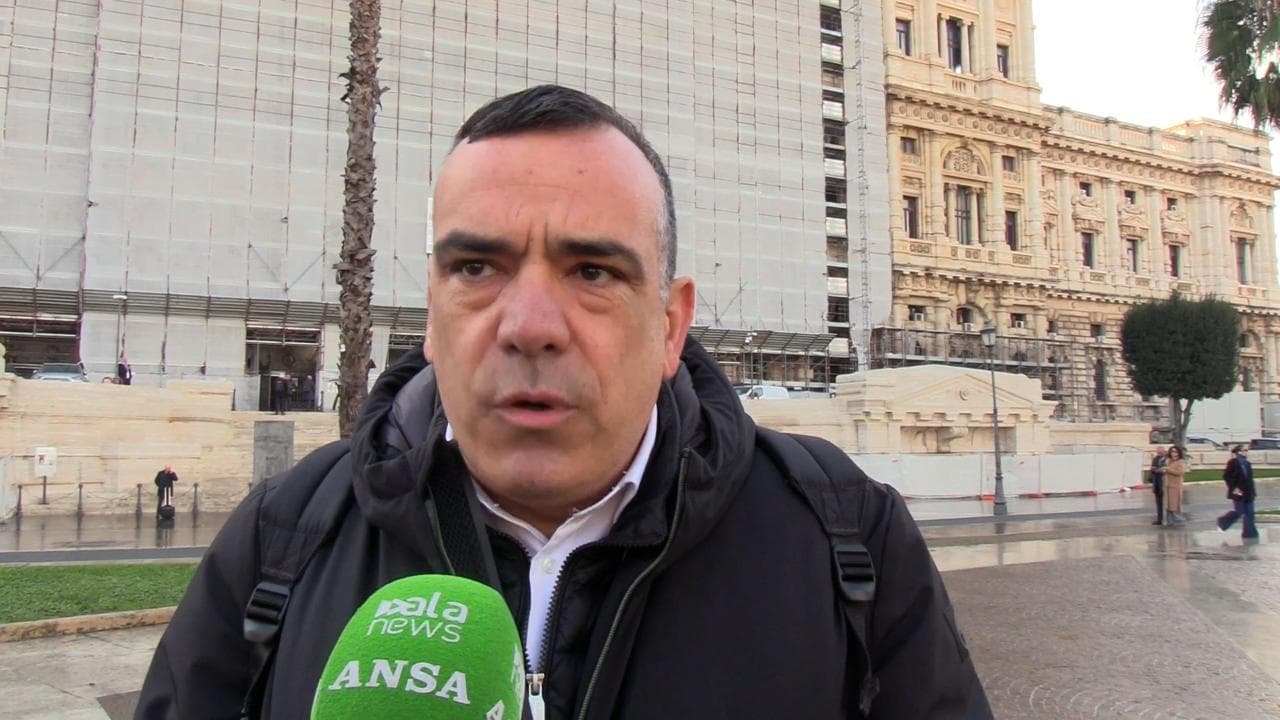 Rigopiano, il fratello di una vittima: "Il prefetto ha mentito, risponda anche di omicidio colposo"