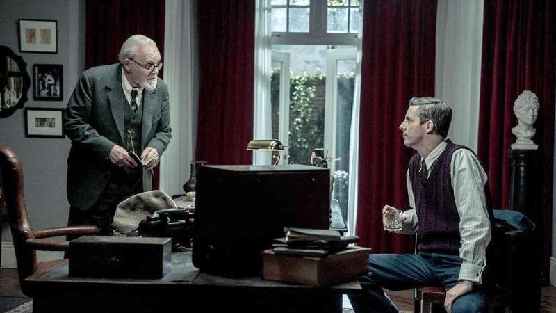 Anthony Hopkins (Sigmund Freud) e Matthew Goode (C.S. Lewis) in "L'ultima analisi" di Matt Brown