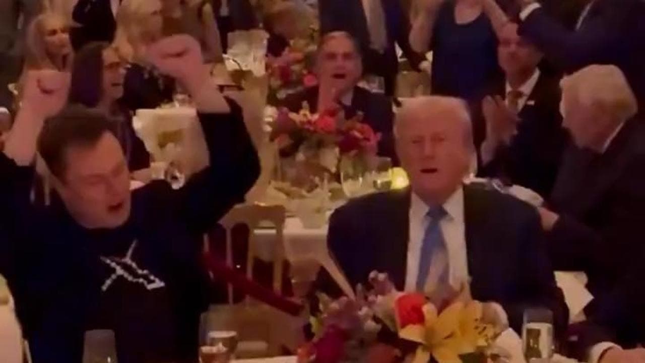 Il Thanksgiving di Trump e Musk con le famiglie a Mar-a-Lago al ritmo dei Village People