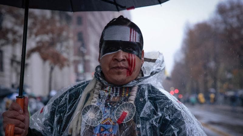 New York, 28 novembre: un nativo americano alla parata del Giorno del Ringraziamento