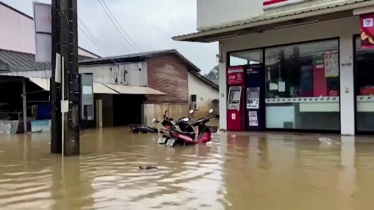 Nove morti e più di tredicimila sfollati per le inondazioni in Thailandia