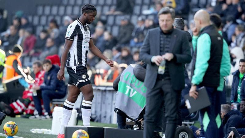 Touré lascia il campo dopo l'espulsione