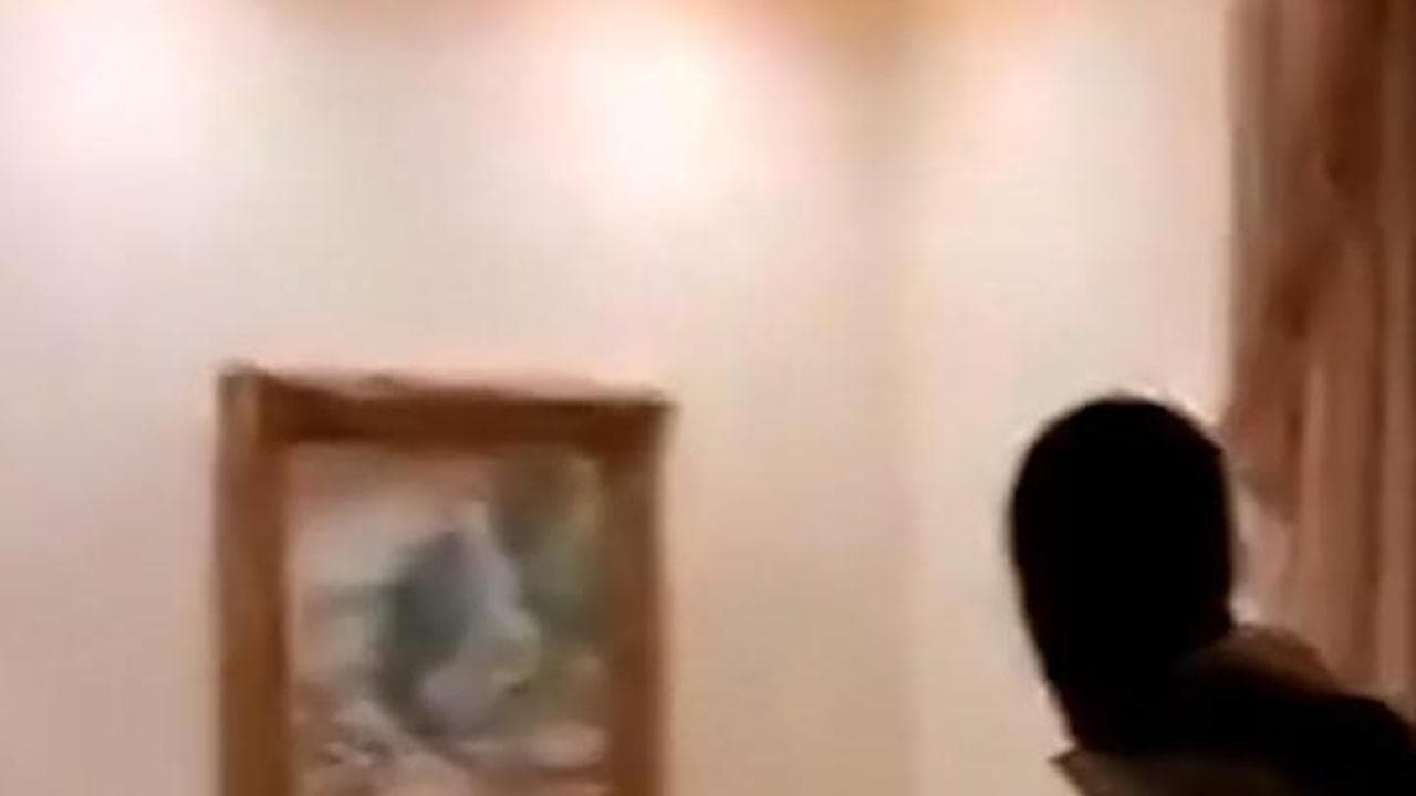 Siria, i ribelli si filmano nel palazzo di Assad ad Aleppo