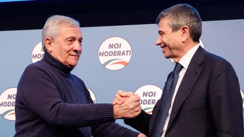 Il ministro degli Affari Esteri Antonio Tajani (s) e Maurizio Lupi al Marriott hotel durante l'assemblea nazionale di Noi Moderati, Roma, 1 Dicembre 2024. ANSA/GIUSEPPE LAMI