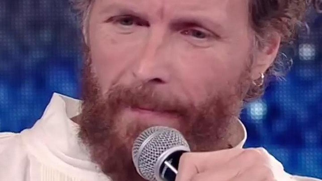 Jovanotti dopo l'incidente: "La musica non si ascolta, si balla. Così ho reimparato a camminare"