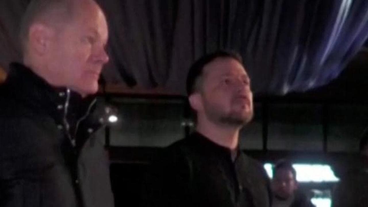 Ucraina, il cancelliere Scholz con Zelensky alla fabbrica dei droni