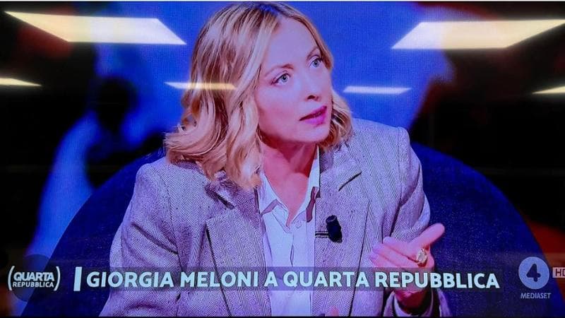 Meloni sulle tensioni a destra: “Litighiamo ma la sera beviamo insieme”. E attacca Schlein e Landini