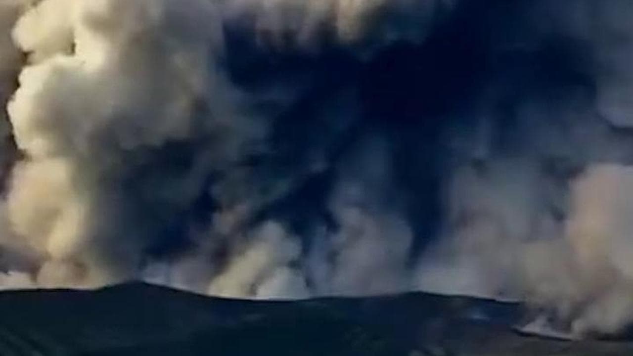 Filippine, la potente e improvvisa esplosione del vulcano Taal