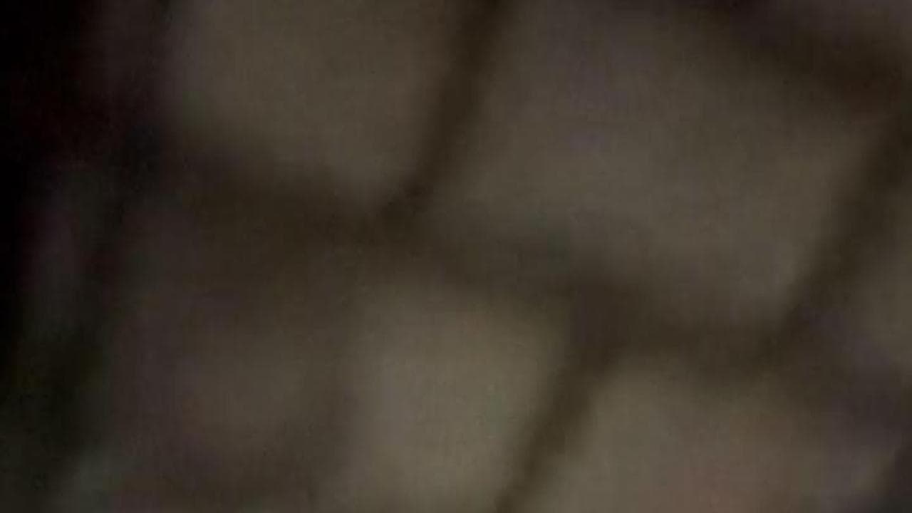 Corea del Sud, il leader dell'opposizione scavalca il muro del Parlamento durante diretta Instagram
