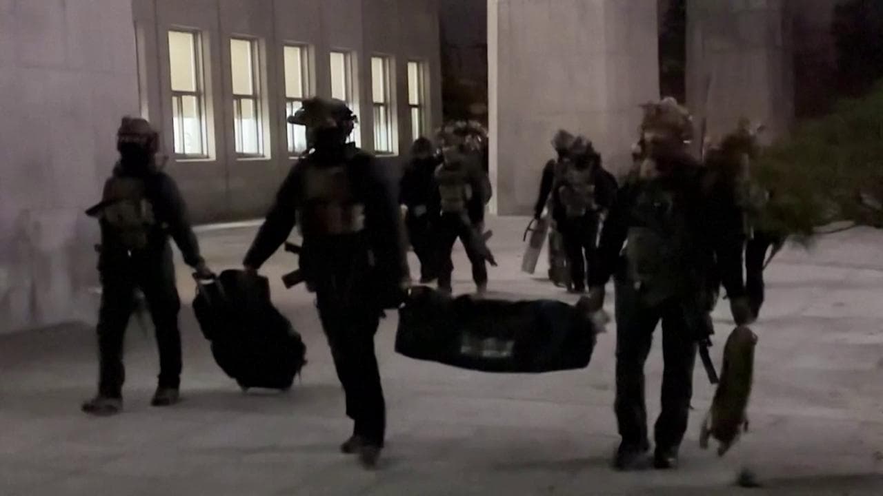 Corea del Sud, l'esercito abbandona il Parlamento dopo il voto contro la legge marziale