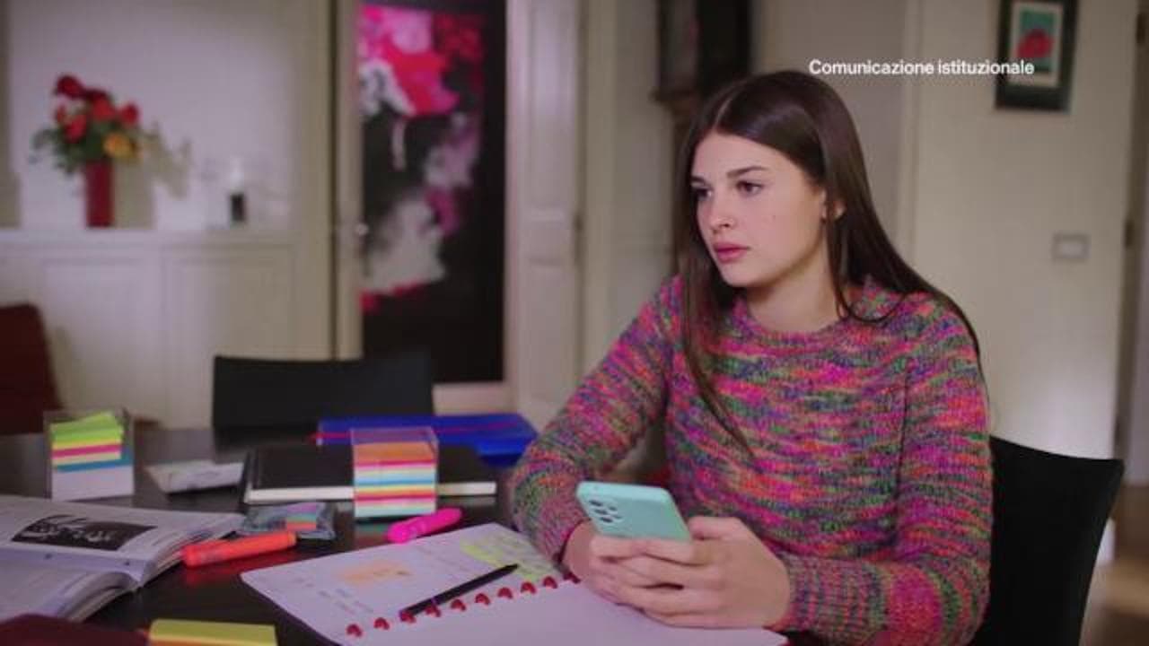 Caterina Balivo e le insidie del web spiegate ai ragazzi, lo spot di Palazzo Chigi