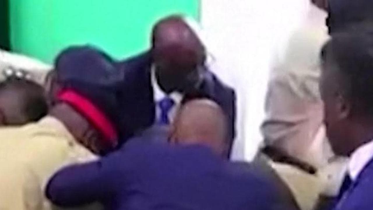 Bahamas, lo scandalo corruzione nella polizia arriva in Parlamento e in aula scatta la rissa