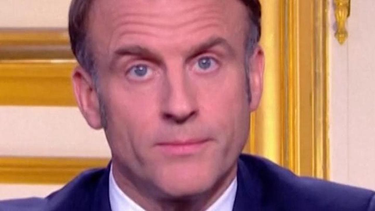 Macron: "Non mi dimetto per mancanza di responsabilità di altri, nei prossimi giorni nuovo premier"