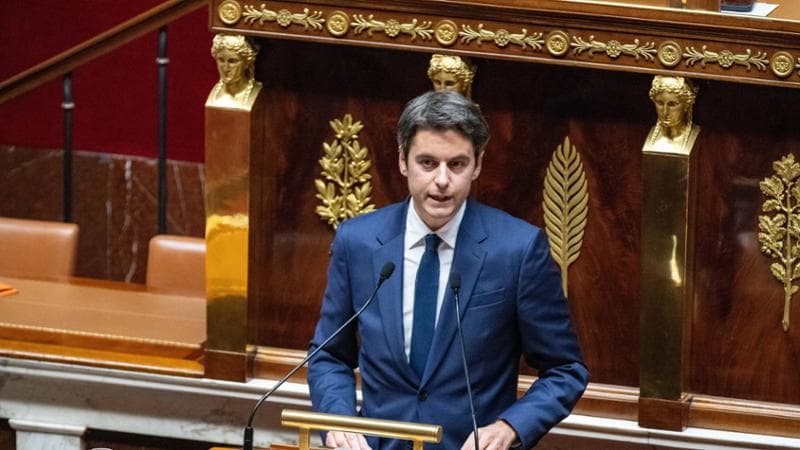 Francia, Attal e la grande trattativa per separare i socialisti dalla sinistra di Mélenchon