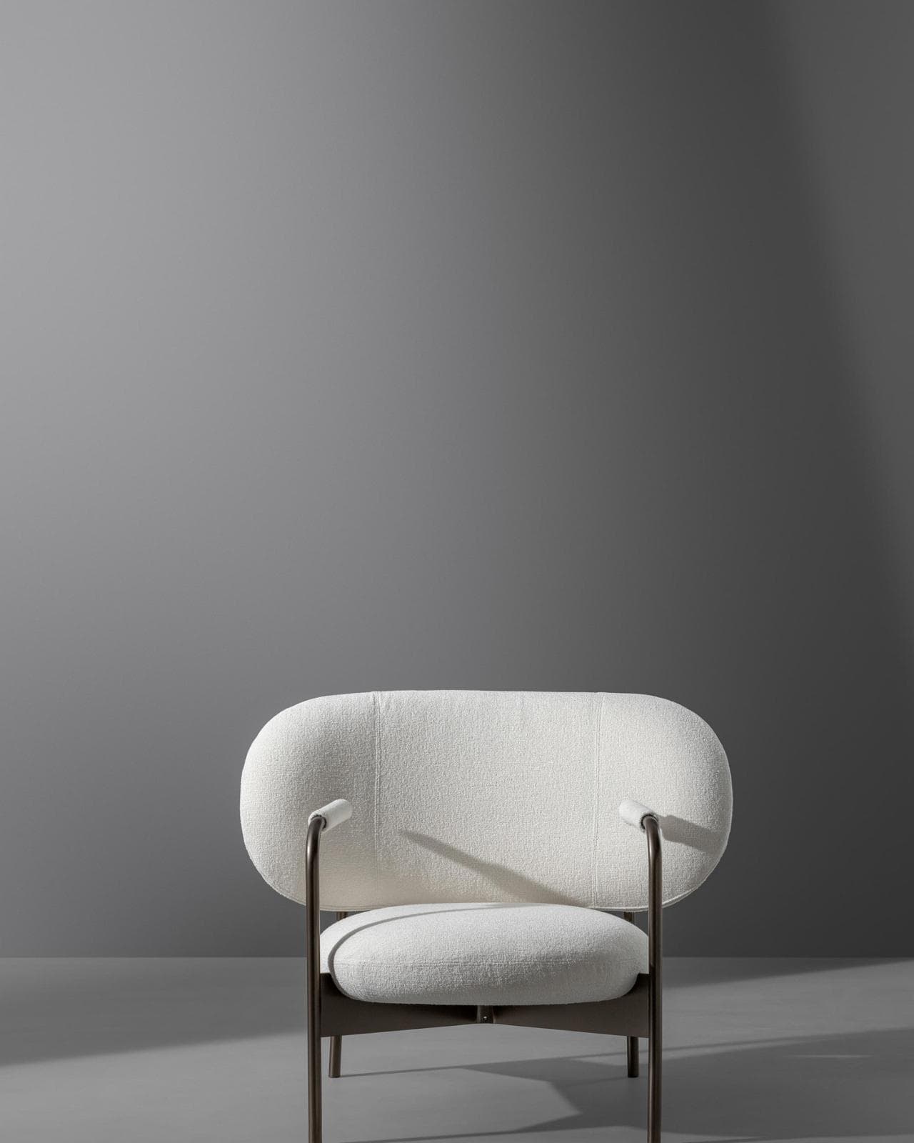 Cross Lounge Chair di Alain Gilles per Bonaldo
