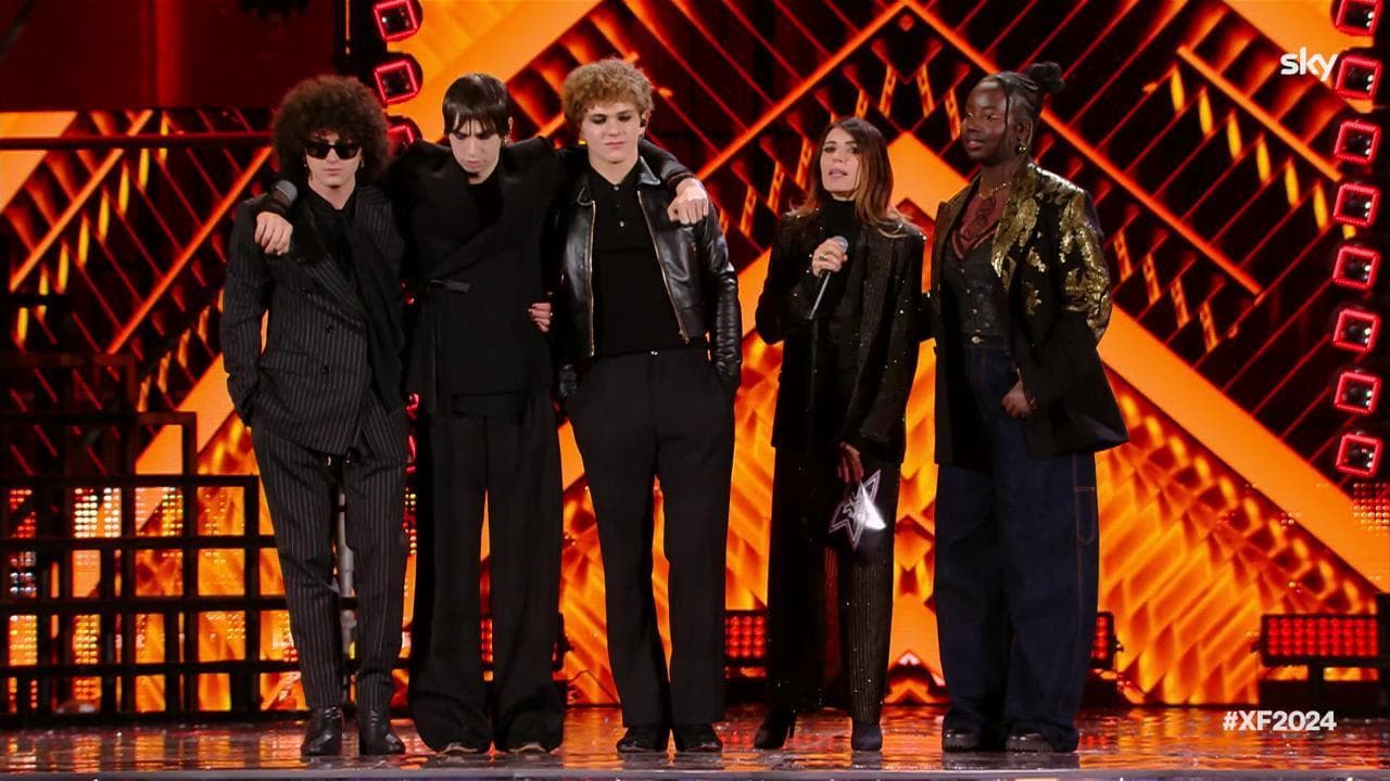 X Factor, fuochi d'artificio in piazza Plebiscito per la vincitrice Mimì