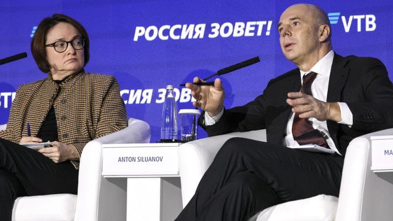 La governatrice russa Elvira Nabiullina con il ministro delle Finanze Anton Siluanov