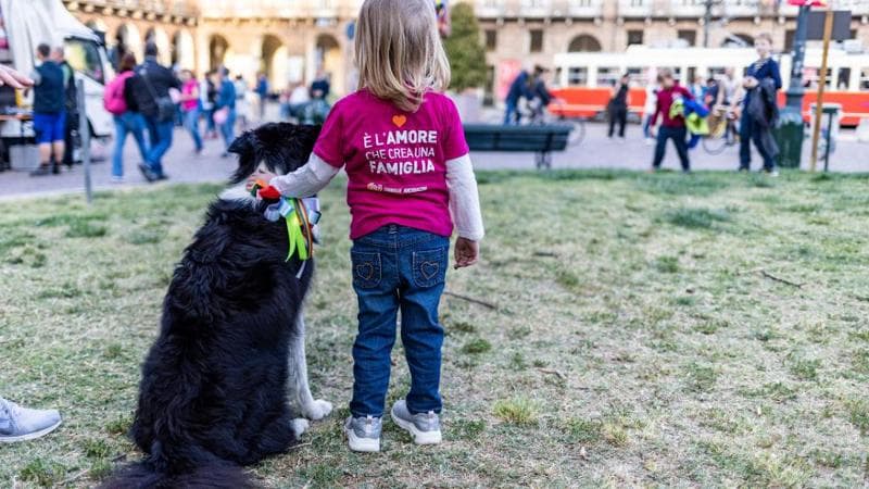 Gestazione per altri, i papà tornati in Italia: “È stato un incubo. I soldi alla madre? Tutte bugie”