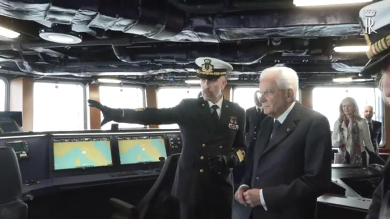 Il presidente Mattarella alla cerimonia per la consegna della Nave Trieste alla Marina Militare