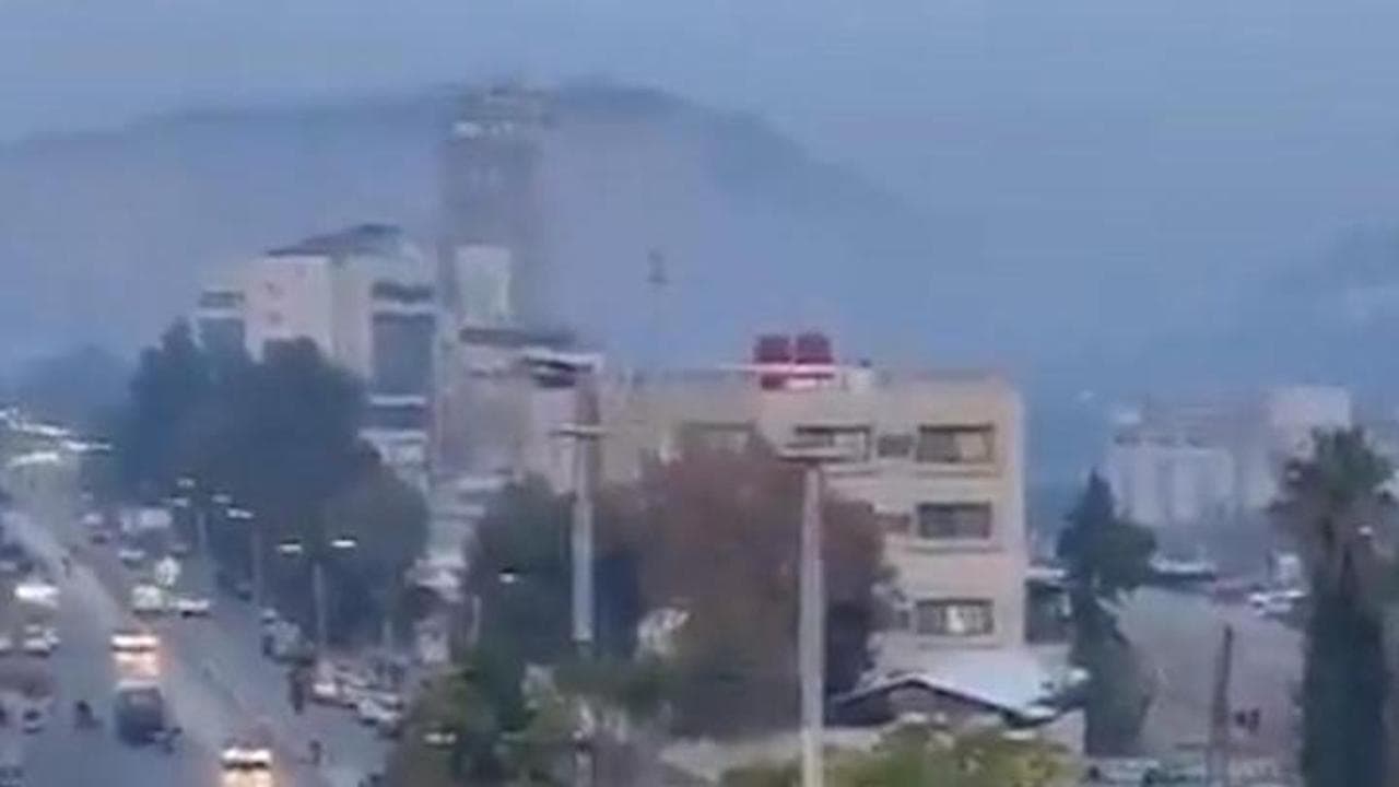 Siria, il risveglio di Damasco dopo la caduta di Assad: spari e clacson in strada