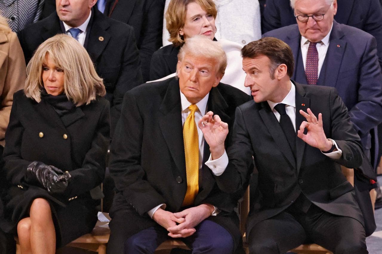 Macron con Trump e la moglie a Notre-Dame