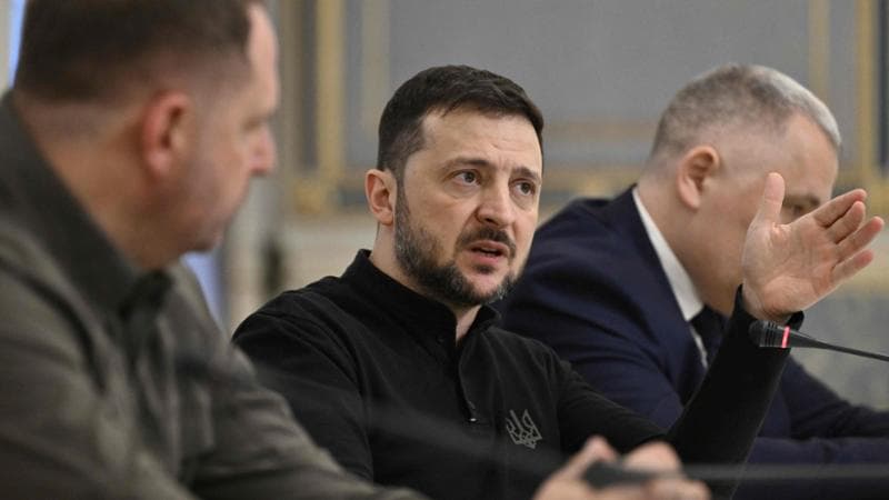 Zelensky solleva il velo sui caduti ucraini: “43 mila”. Ma per Trump sono dieci volte di più
