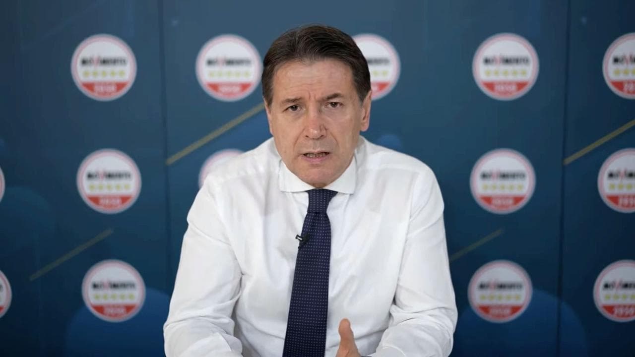 M5S, Conte: "Non è più l'epoca delle cacciate con un post scriptum. Deluso da attacchi di Grillo"