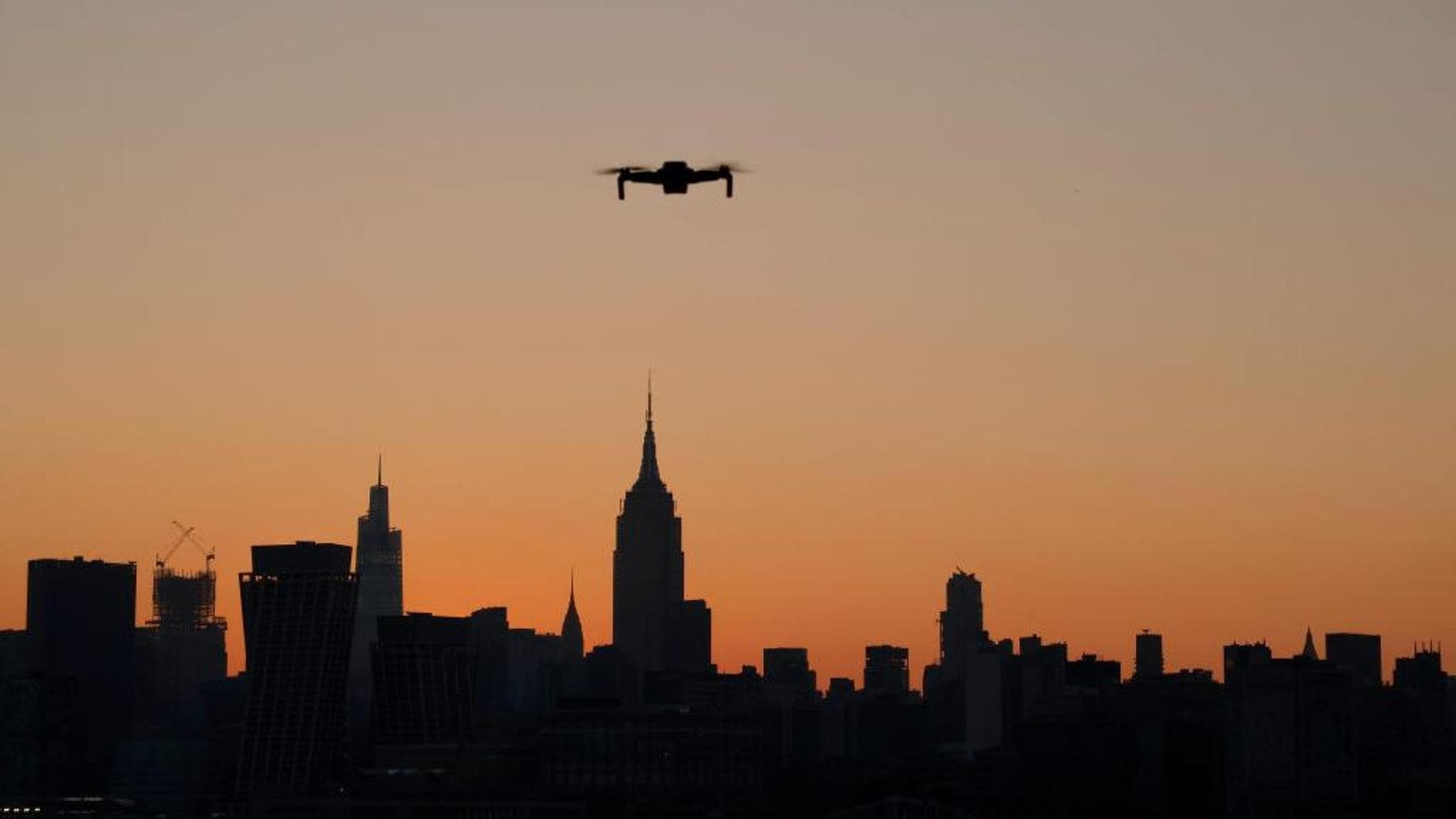 米国空のドローンの謎：数日間飛行する未確認物体