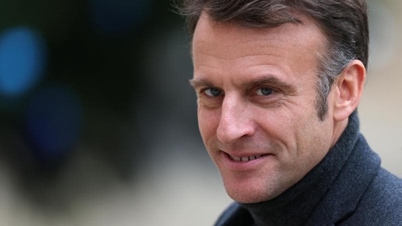 Macron ai partiti: “Il premier in 48 ore e non sciogliere l’Assemblea nazionale fino al 2027”