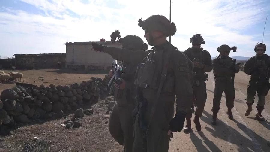 Siria, le truppe israeliane avanzano nel Golan