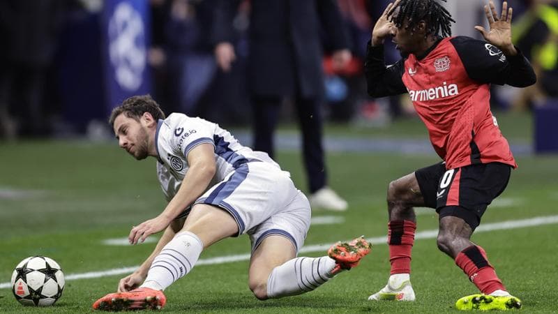 Frimpong contro Carlos Augusto