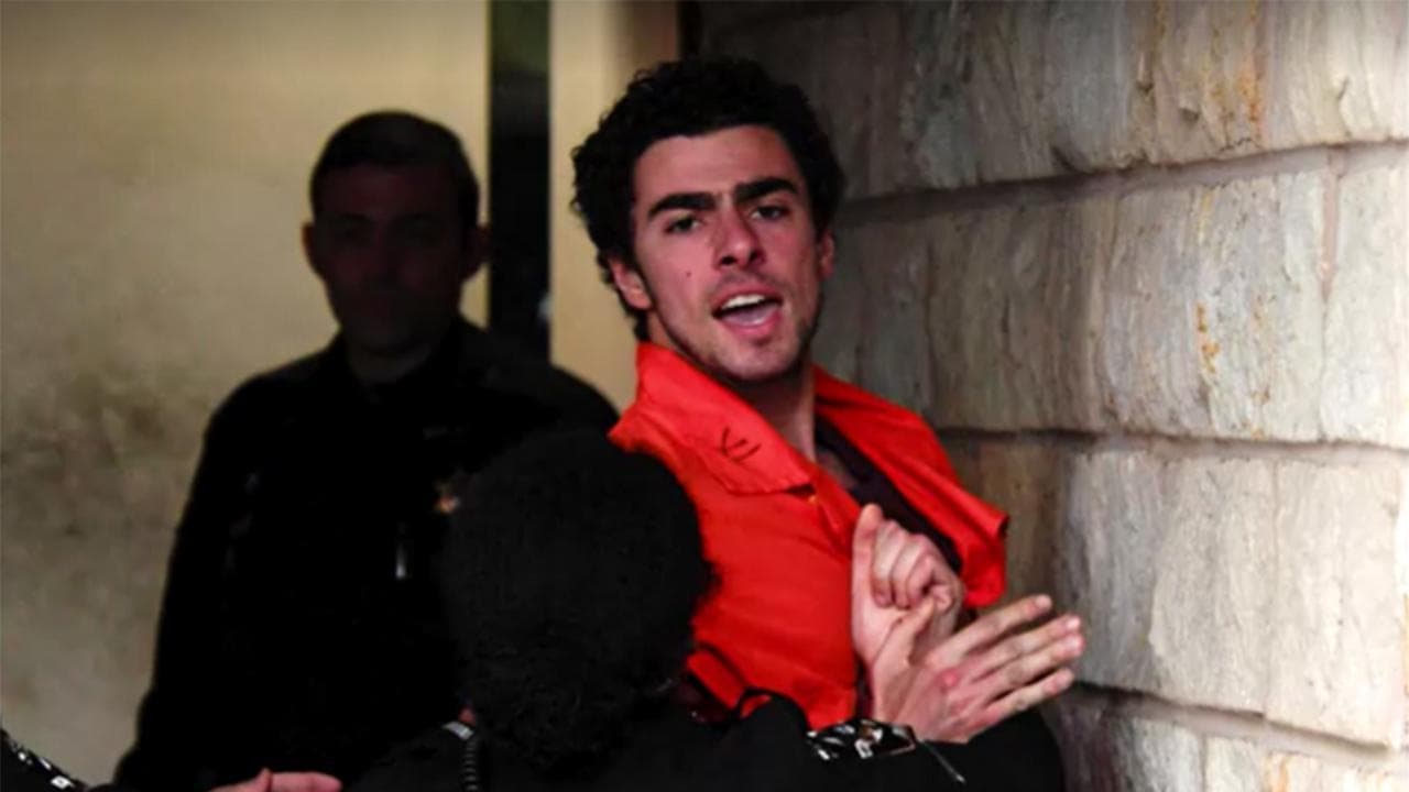 Pennsylvania, Mangione portato in tribunale urla verso i giornalisti