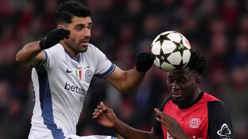 Taremi in azione durante Bayer-Inter