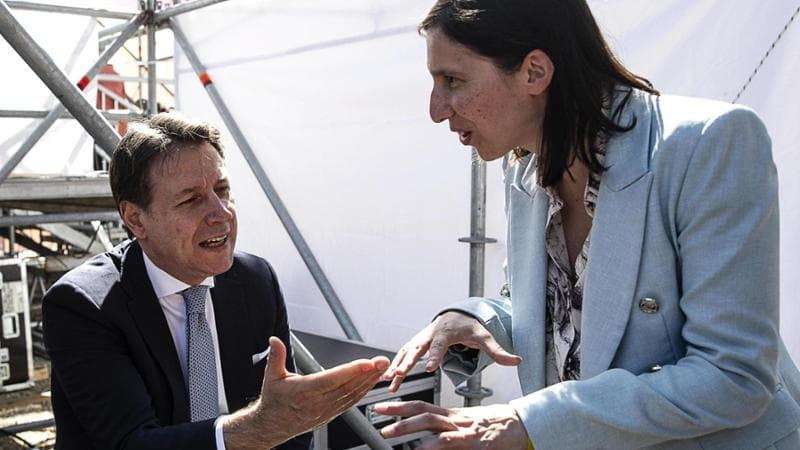 La segretaria del Partito Democratico (Pd) Elly Schlein (D) con il presidente del Movimento 5 Stelle (M5s) Giuseppe Conte (C) ed il segretario di Sinistra Italiana (Si) Nicola Fratoianni (S) durante il corteo promosso dall'Associazione Libera contro le mafie, in occasione della XXIX Giornata della Memoria e dell'Impegno in ricordo delle vittime innocenti delle mafie, Roma, 21 marzo 2024. ANSA/ANGELO CARCONI