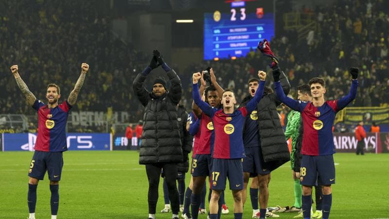 La festa dei giocatori del Barcellona a Dortmund