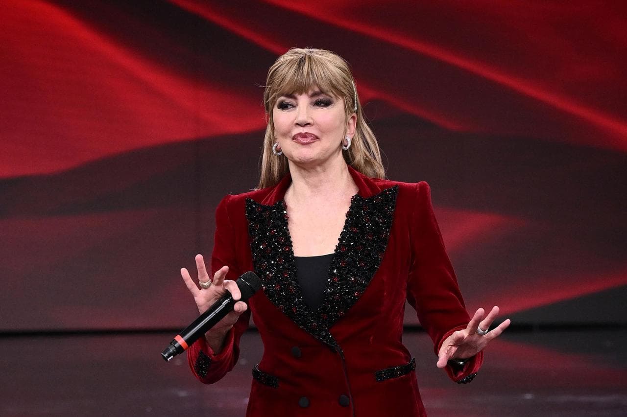 Milly Carlucci conduce "Ballando con le stelle" su Rai 1