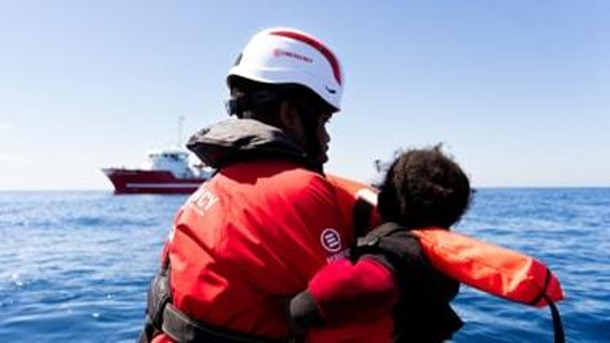 Libya uluslararası sularında kazazede 34 kişinin “Yaşam Desteği” ile denizde kurtarılması