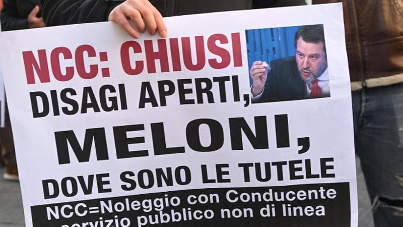 I cartelli di protesta degli operatori Ncc
