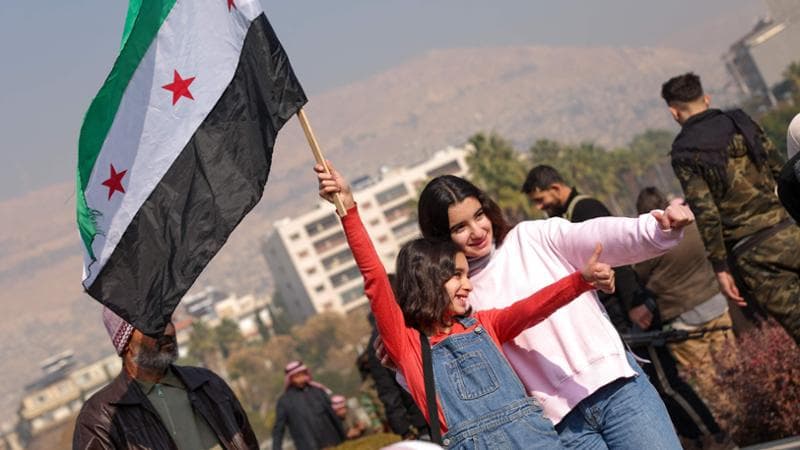 Siria, nessuna donna al potere nel governo dei ribelli e le ragazze tremano: “No alla Sharia”