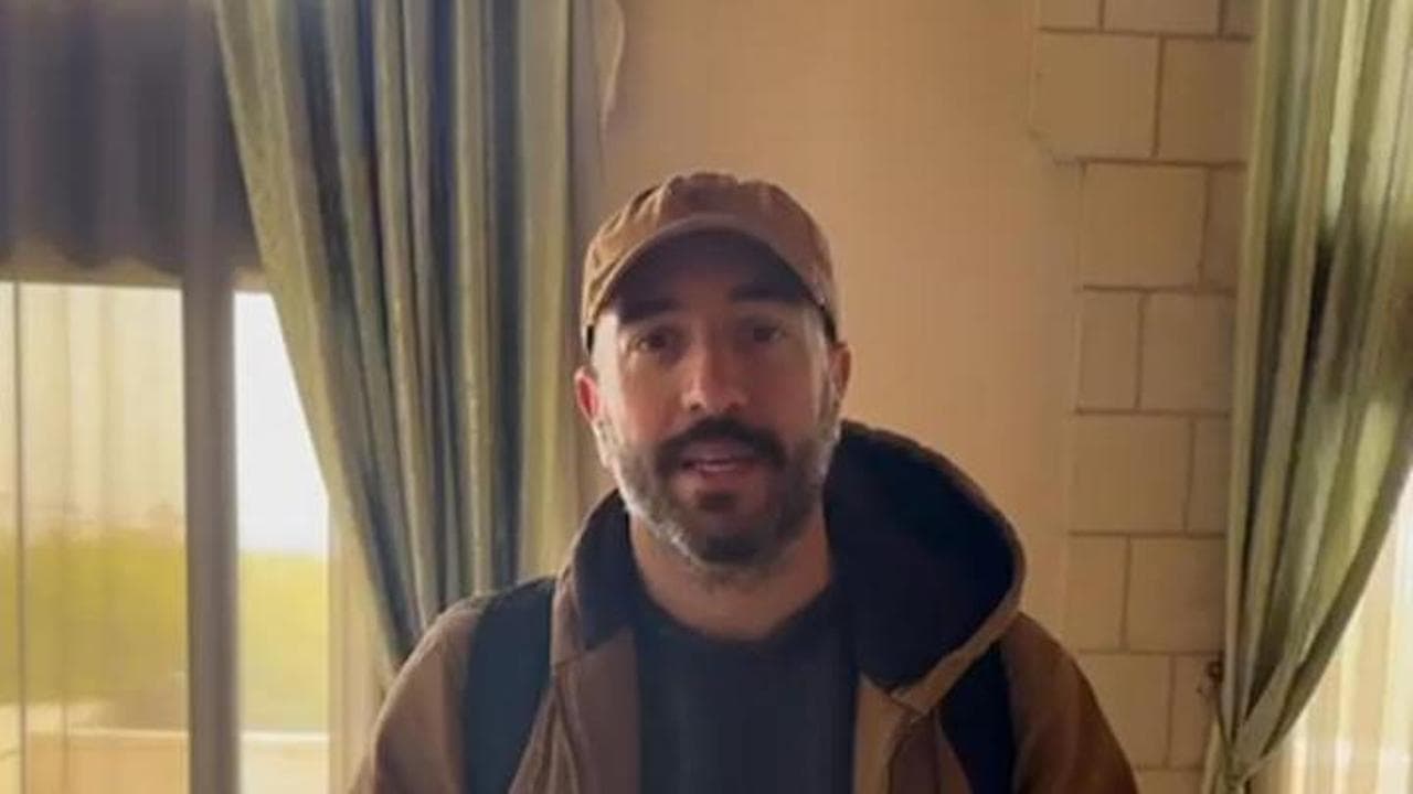 Damasco, nella residenza privata di Assad saccheggiata: giochi, biglietti di auguri e vecchie foto