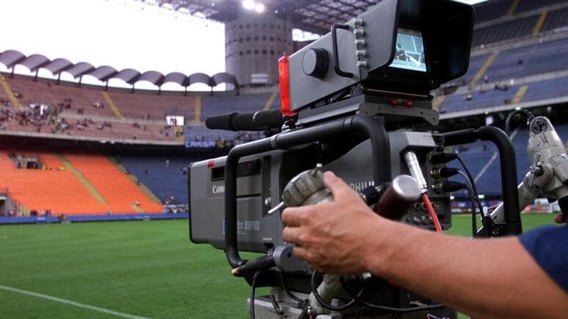 Serie A-Facebook, intesa per stanare i pirati delle partite sui social: “Sarà pioggia di multe”