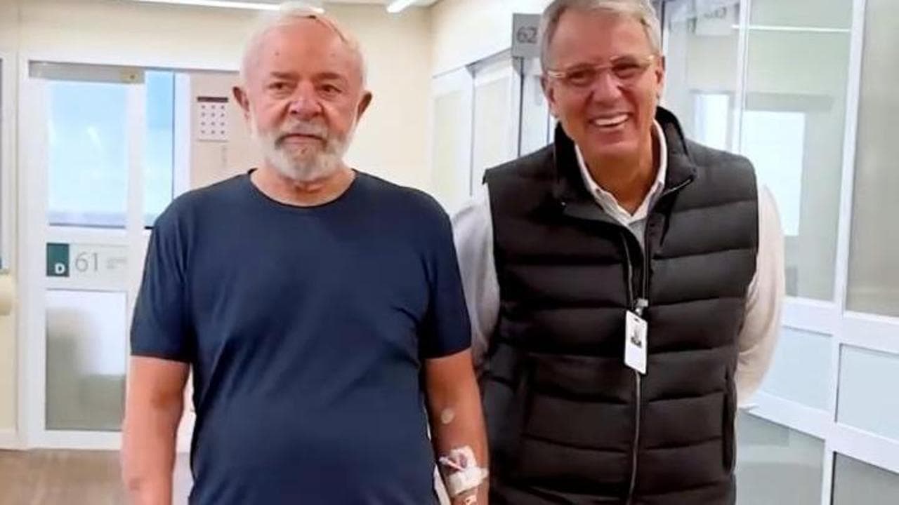 Brasile, il presidente Lula dall'ospedale dopo le due operazioni al cervello: "Sono sano e forte"