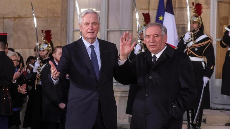 Francia, Minc: “Bayrou, governo della paralisi, segnerà la fine di Macron, poi Le Pen o Mélenchon”